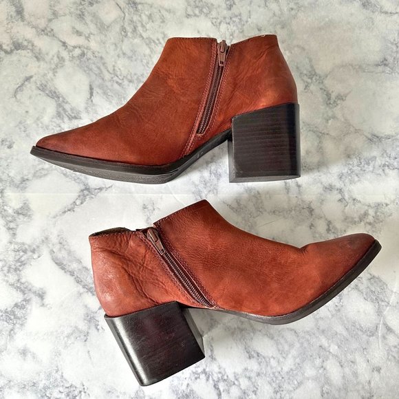 Matisse Victory Brick Leather Pointed Toe Booties - Picture 3 of 12